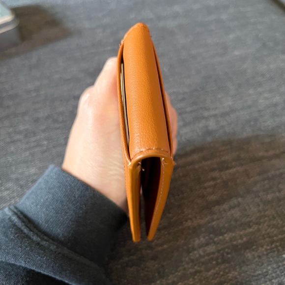 Ethan Leather Wallet with Magnet Cash
Grabber - Picture 8 of 9